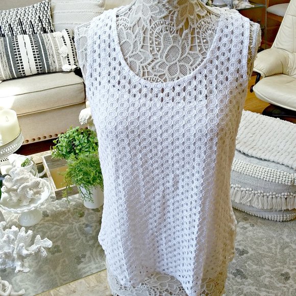 Laundry By Shelli Segal Tops - SO FEM SLEEVELESS Lace TOP W/CAMI SZ L